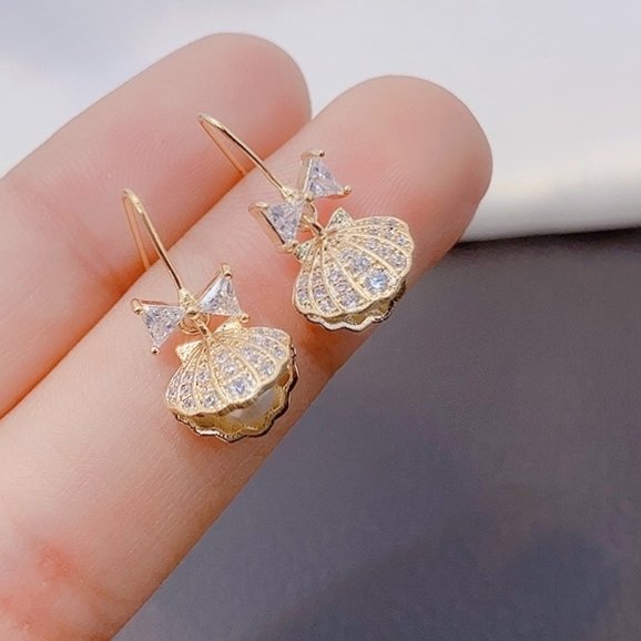 Small bow tie skirt earrings