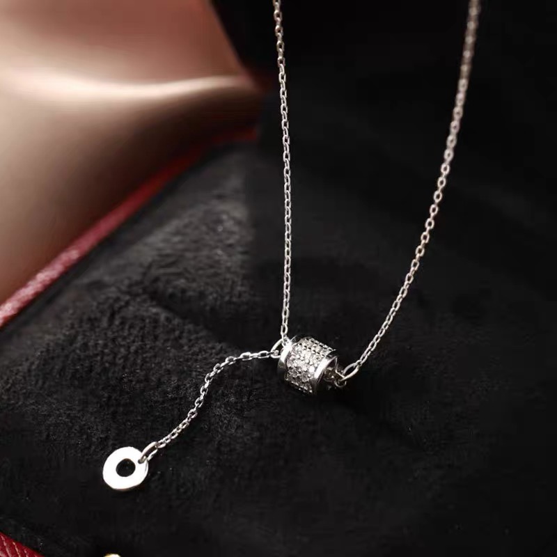 Small waist pendant necklace