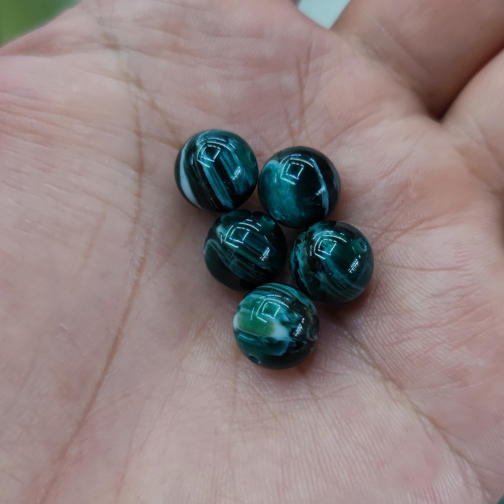 6 centimetre flower beads 15