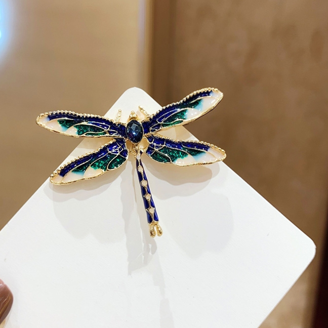 Dragonfly pin