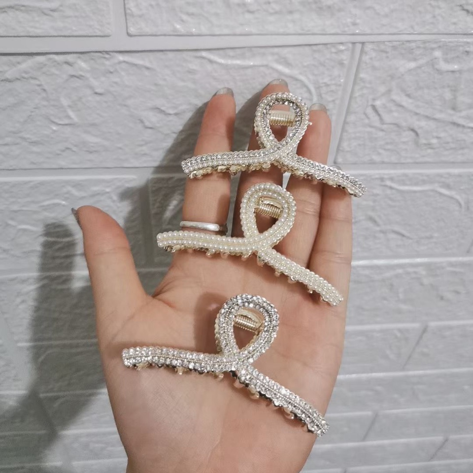 Popular metal clip Korean large back hair grab retro headwear Korean pearl hair clip simple alloy shark clip thumbnail