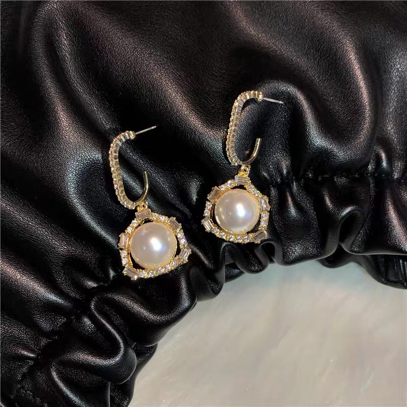 European and American fashion bestsellers, personalized, trendy, elegant and refined earrings details Picture