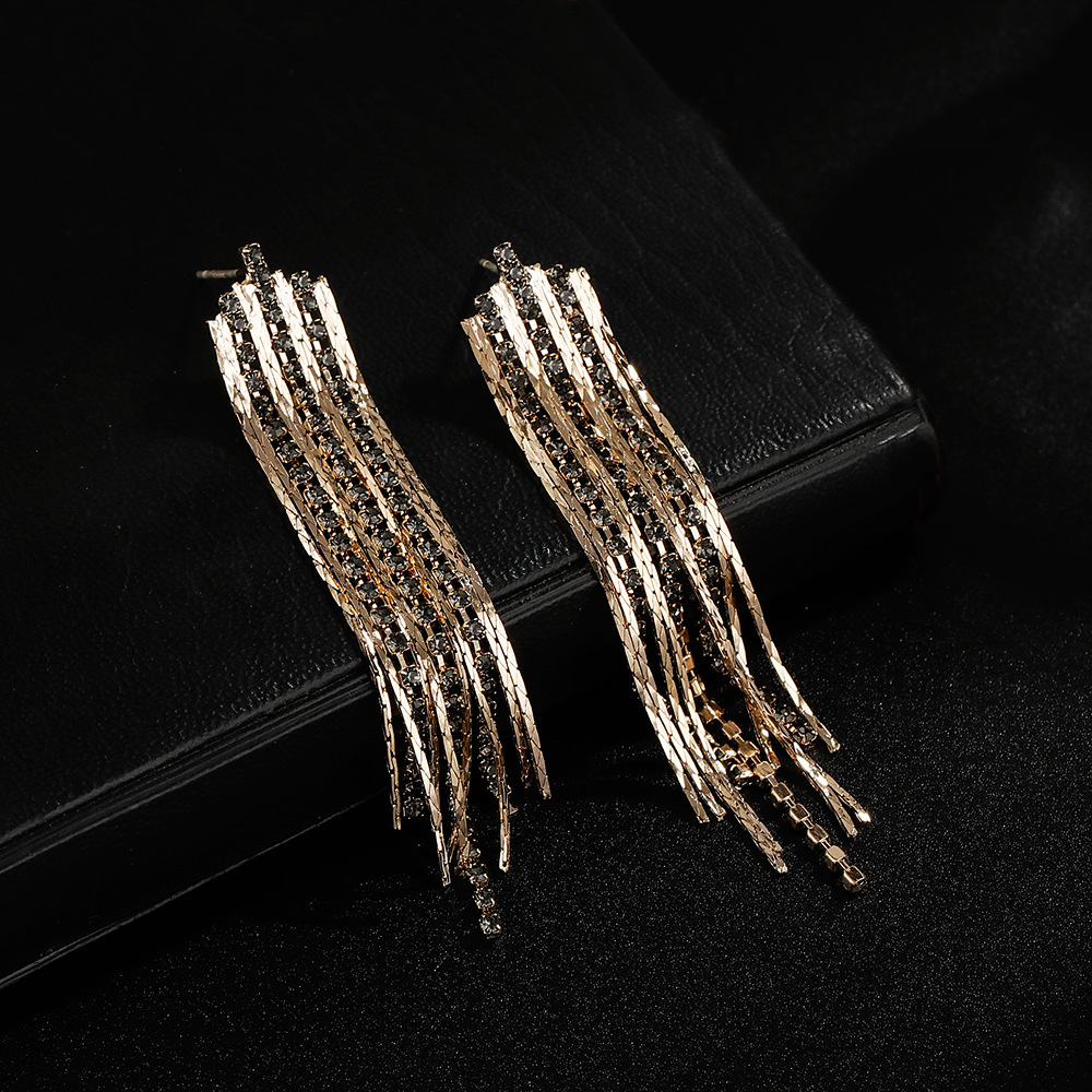 Europe and the United States ear hair accessories high-grade sense of copper claw chain earrings women's new hot selling accessories