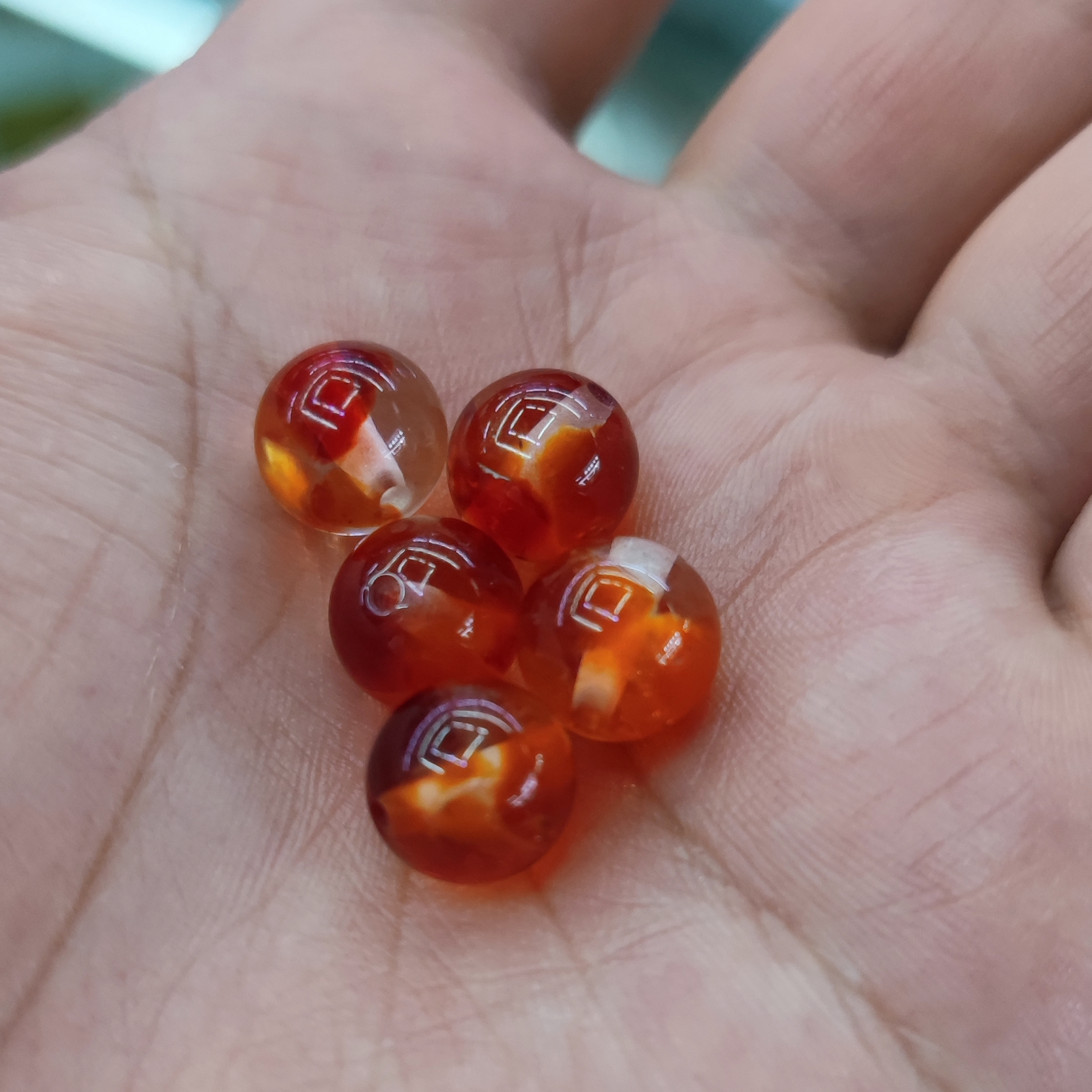 6 centimetre flower beads 20