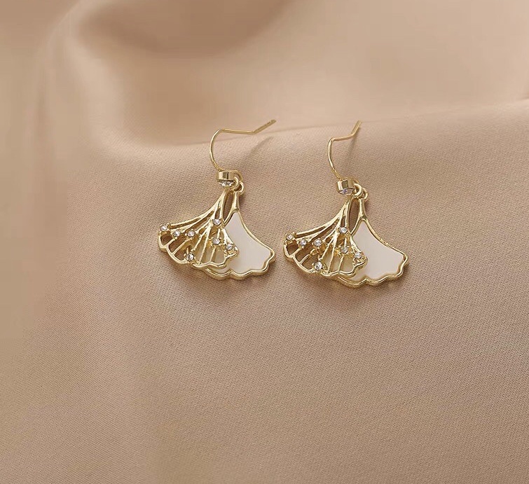 Hollowed-out sparkling diamond fan-shaped fashionable, trendy, fresh, light luxury and versatile ear hooks Item Picture