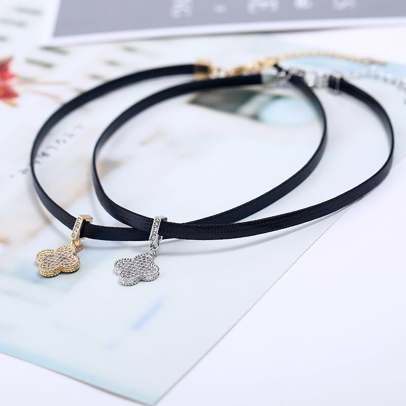 Micro-inlaid four-leaf clavicle chain