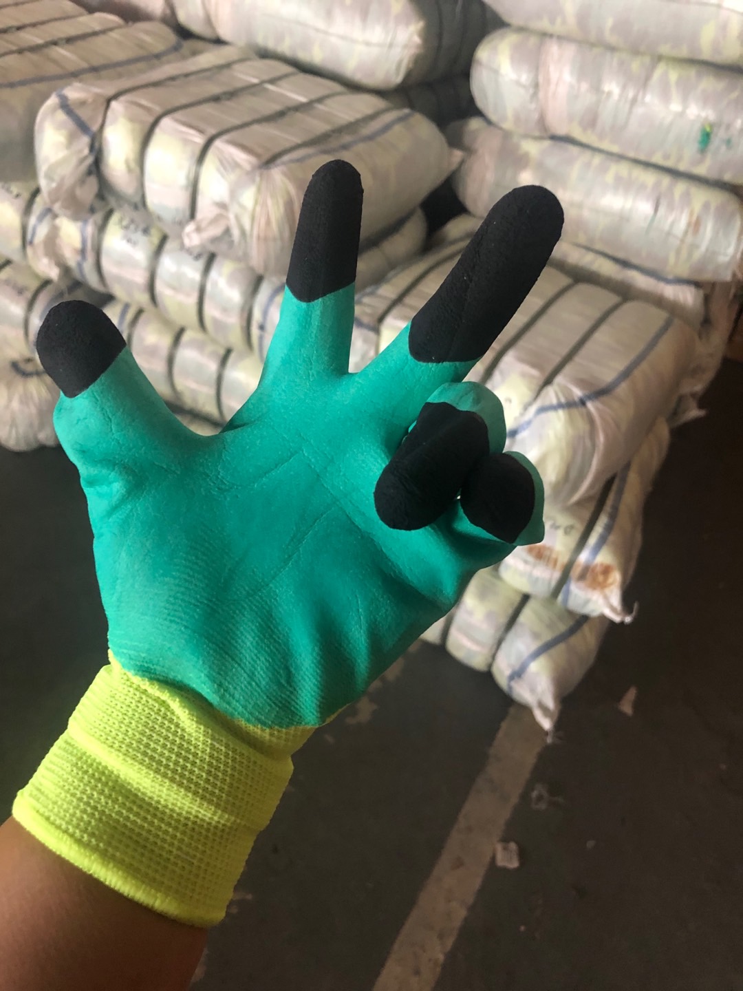 十三针荧光绿透气加强指乳胶劳保手套劳动保护劳动工作保护双手工作手套详情图4