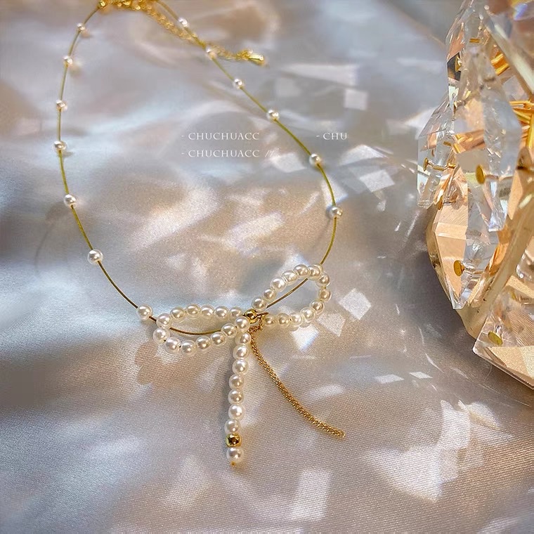 Pearl bow necklace for women's summer, a light luxury and niche design with a fairy-like charm. 2021 new style collarbone chain Application Scenario