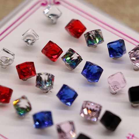 Earrings Men's and women's accessories Allergenic plastic needle Water Cube Crystal earclip Earring Delivery Silicone earplugs 2