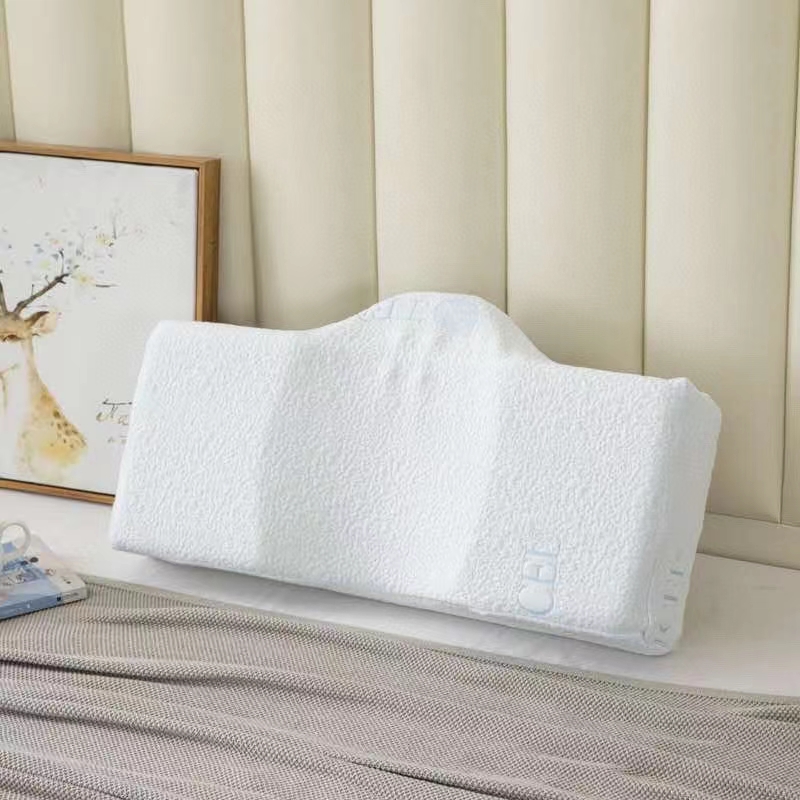⚠️第五代C字分区颈椎养护枕——
选对枕头，才能睡个好觉！
          .........
枕头主要用于支撑保护白底实物图