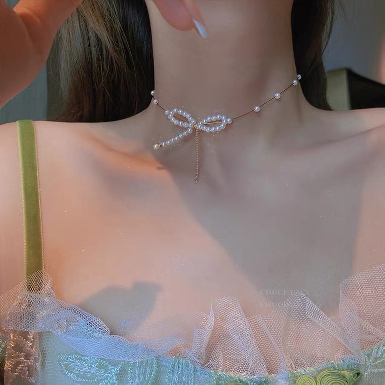 Pearl bow necklace for women's summer, a light luxury and niche design with a fairy-like charm. 2021 new style collarbone chain detail image 1