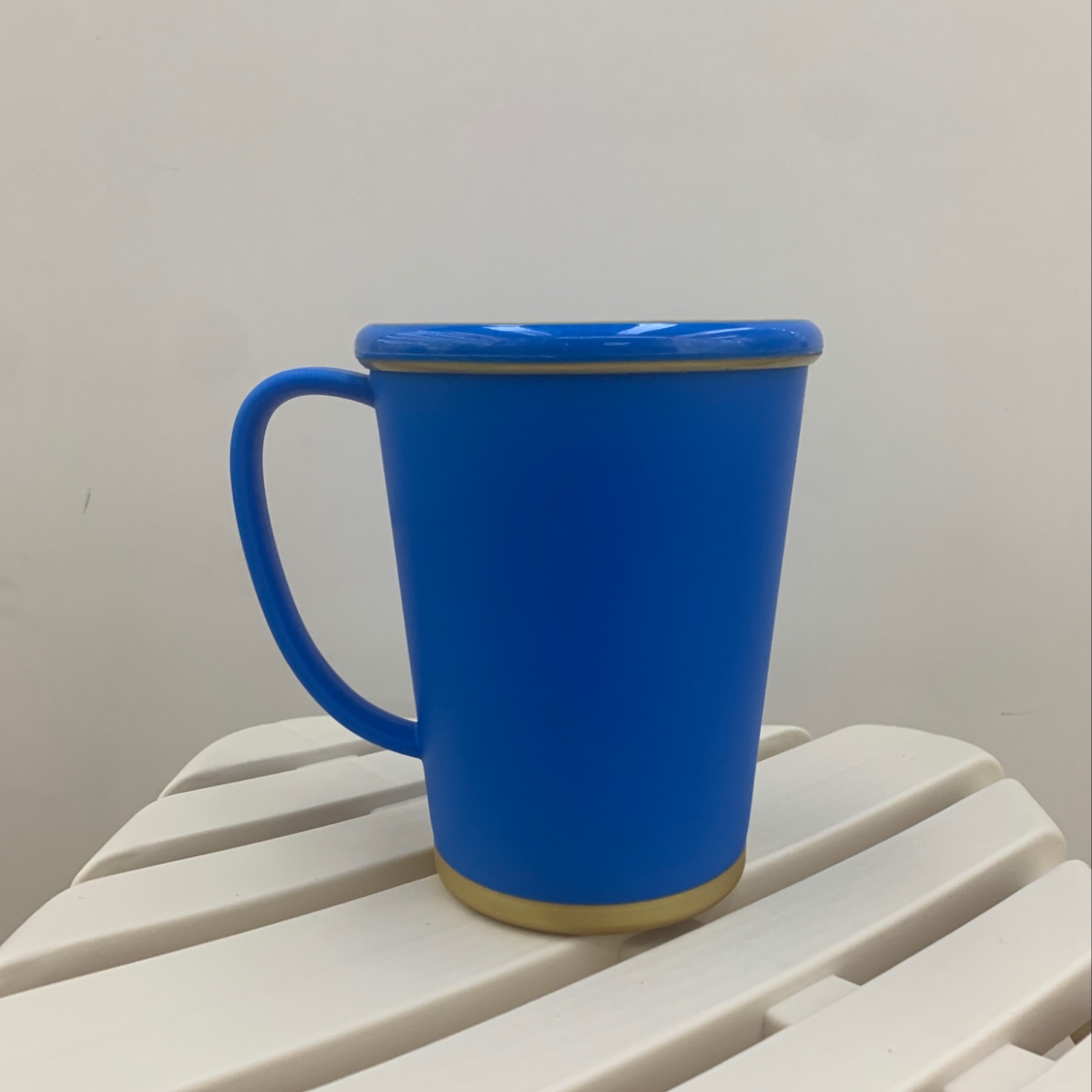 Cup with lid, plastic cup, water cup with lid details Picture