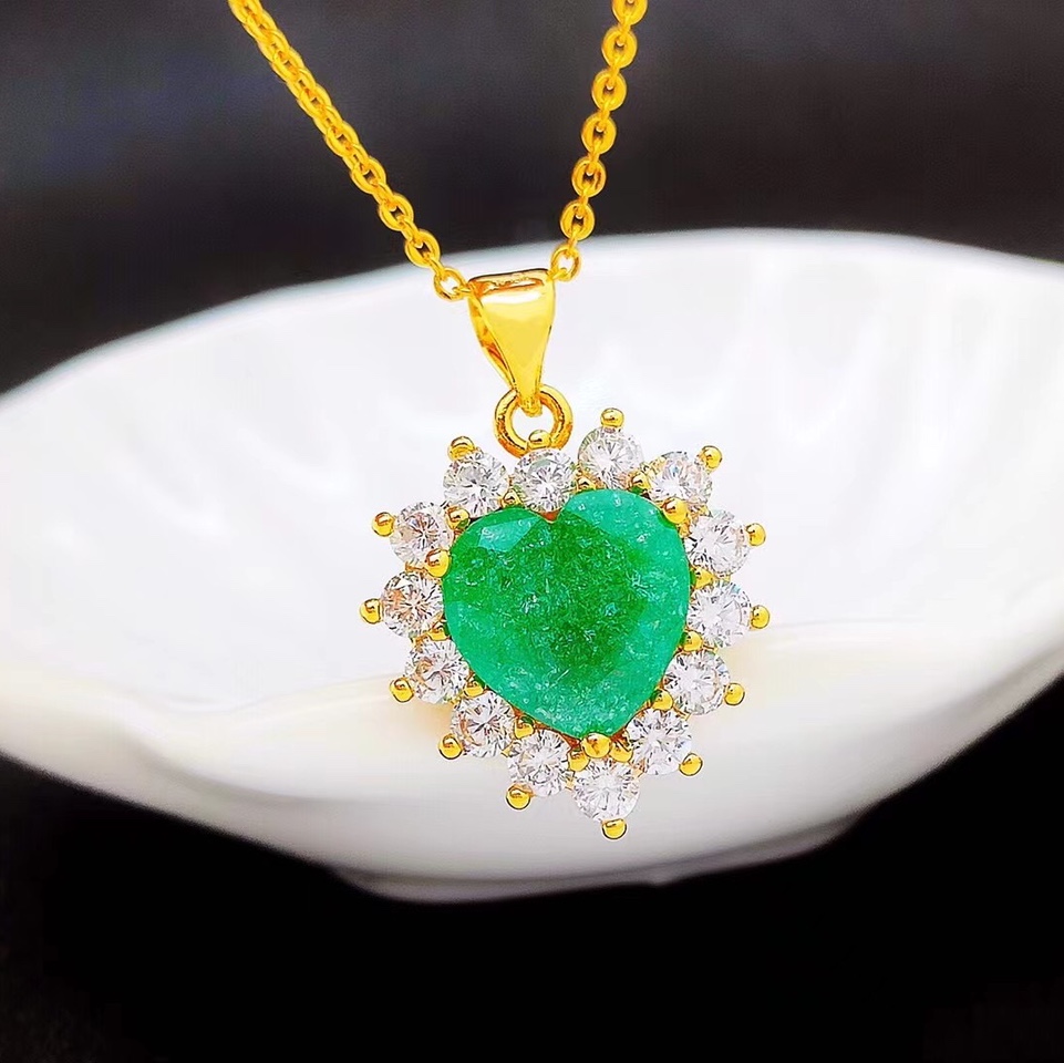 Micro-inlaid zircon green heart pendant
