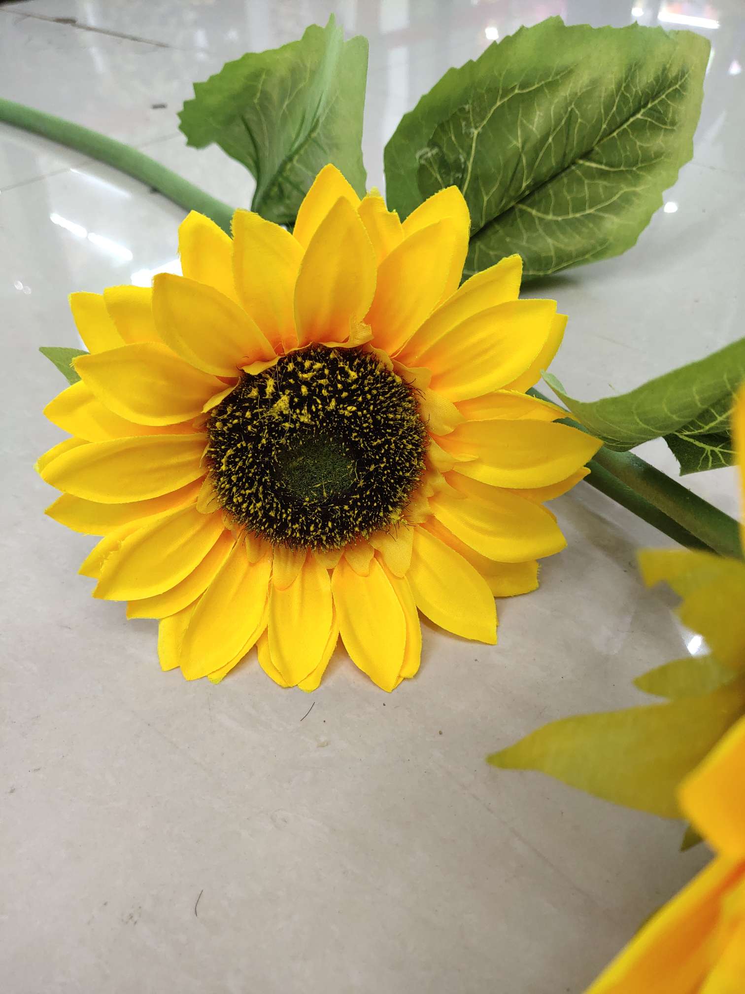 Factory direct sales with favorable prices. High-quality high, medium and low-end artificial flowers, Qingming flowers and other 3 tall sunflowers with bright colors Application Scenario