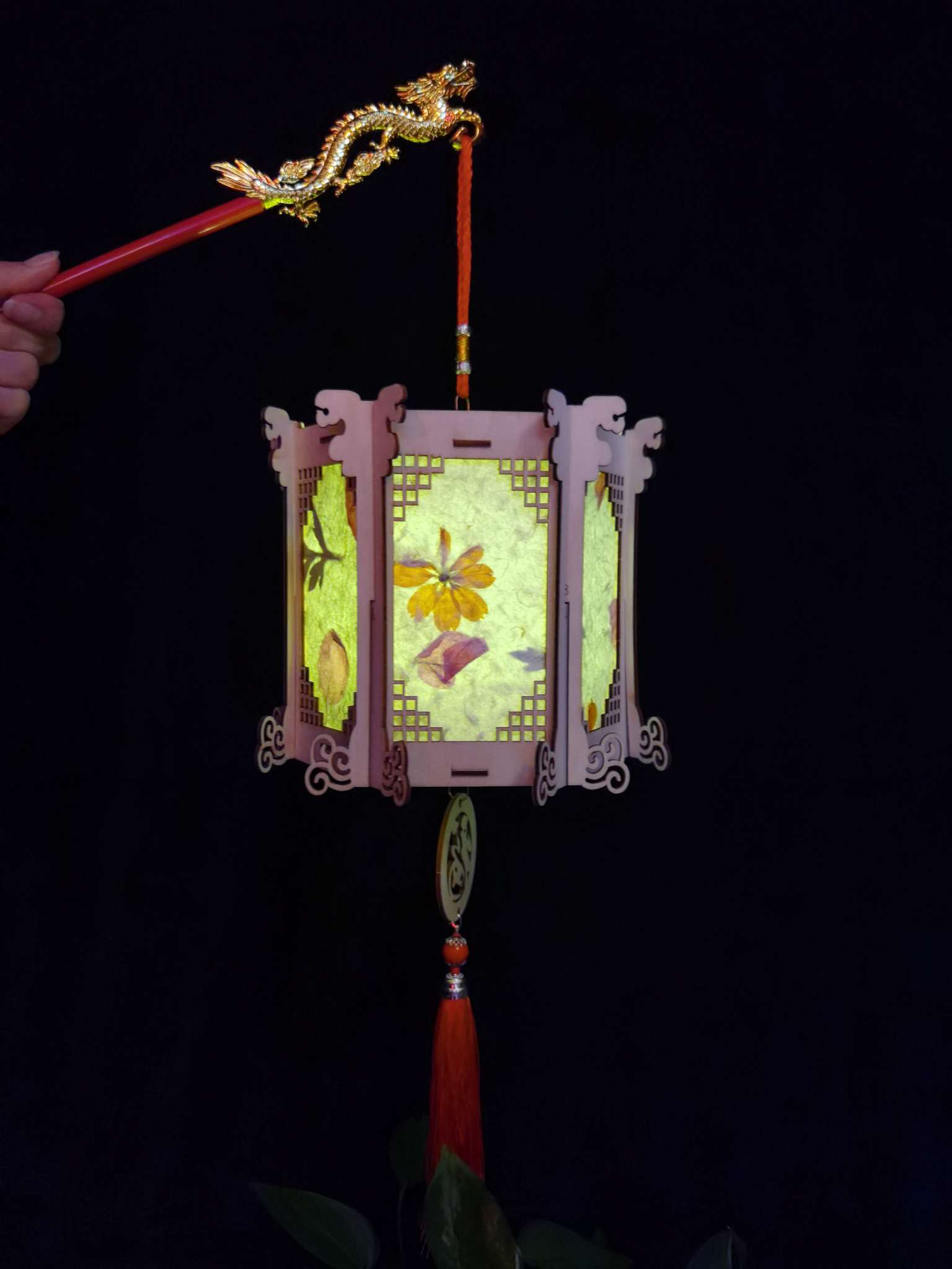 Wooden palace lanterns, children's hand-held luminous small lanterns, battery music LED, kindergarten babies' hand-held DIY Item Picture