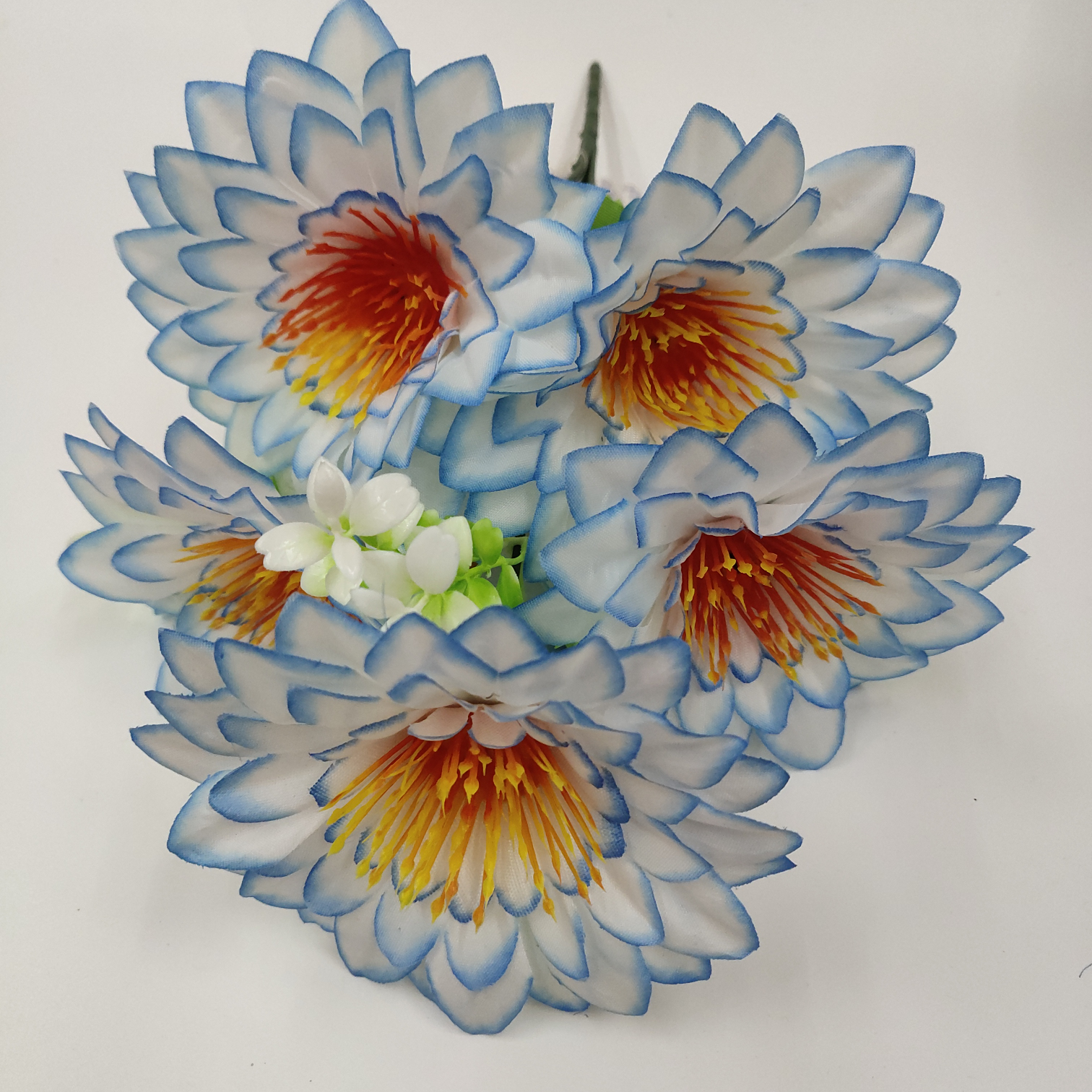 Factory direct sales with favorable prices. High-quality, high, medium and low-end artificial flowers, Qingming flowers and other 7-head silk cloth chrysanthemums Factory direct sales with favorable prices. High-quality, high, medium and low-end artificial flowers, Qingming flowers and other 7-head silk cloth chrysanthemums