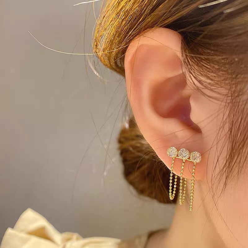 The same tassel earrings as those worn by Yang Chaoyue of South Korea are the latest summer trendy and ethereal earrings for trendy girls in 2021 details Picture