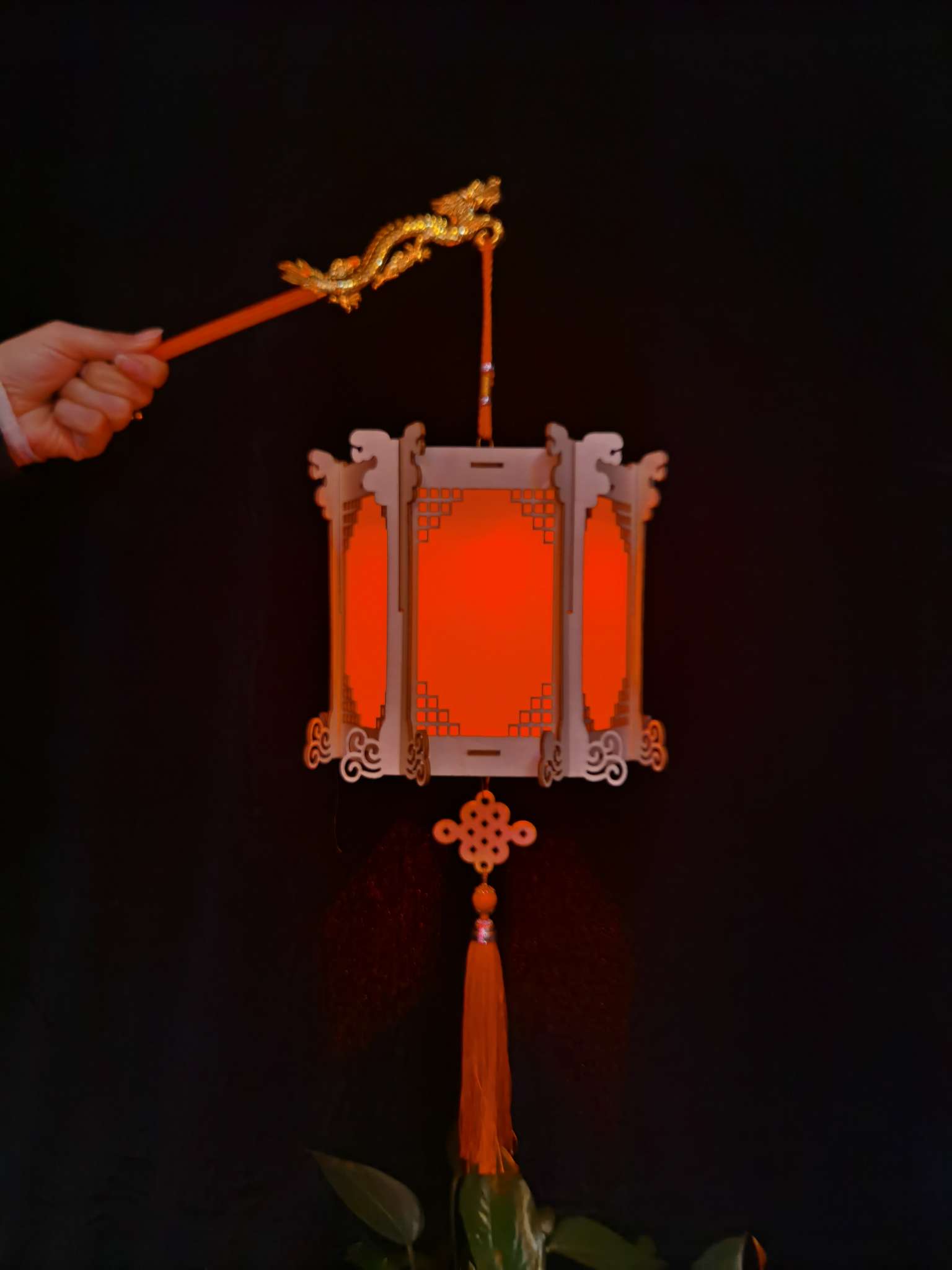 Wooden palace lanterns, children's hand-held luminous small lanterns, battery music LED, kindergarten babies' hand-held DIY details Picture