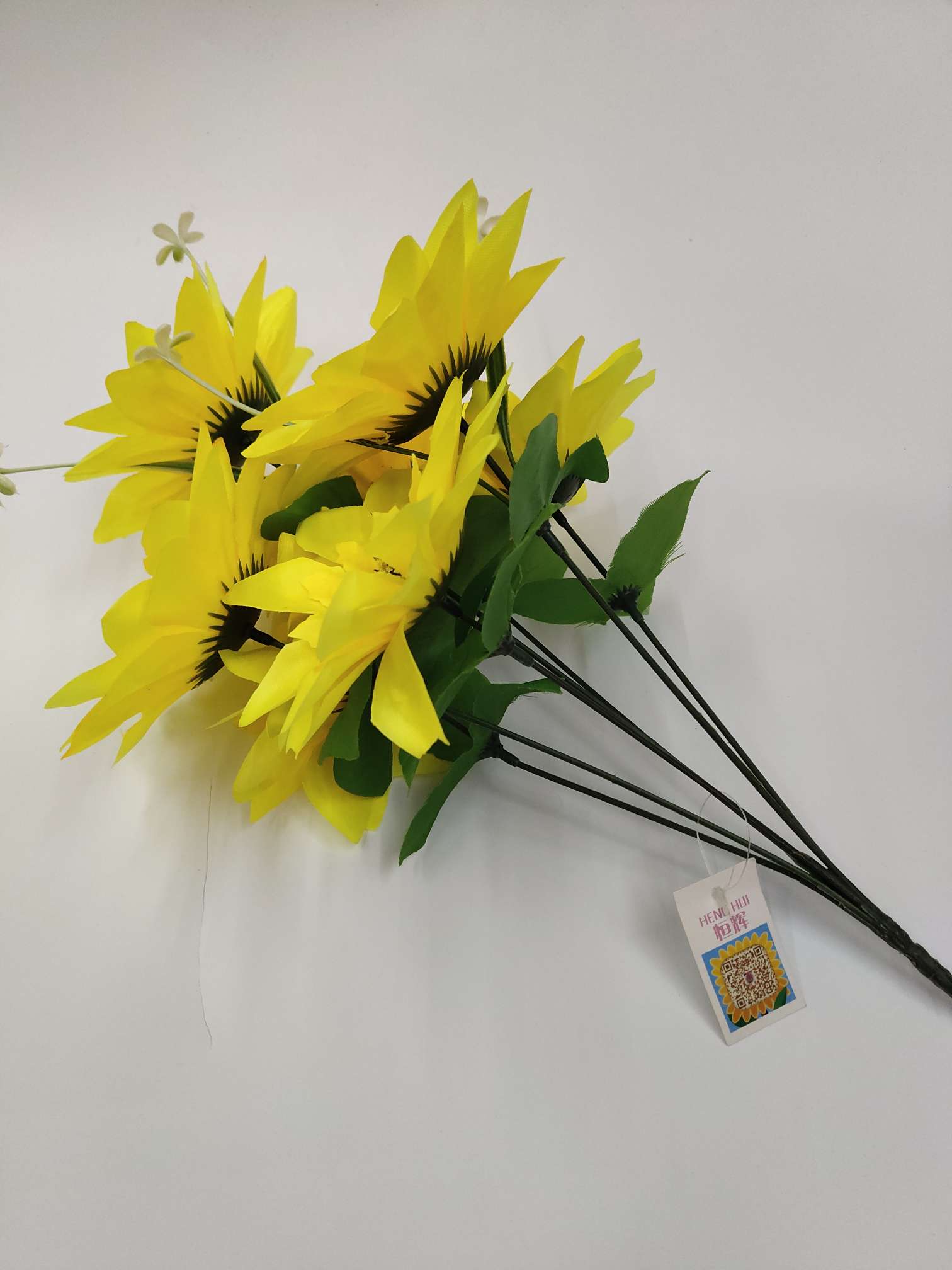 Factory direct sales with favorable prices. High-quality, high, medium and low-end artificial flowers, Qingming flowers and other 7-head sparkling everlasting red. Welcome to customize with samples details Picture