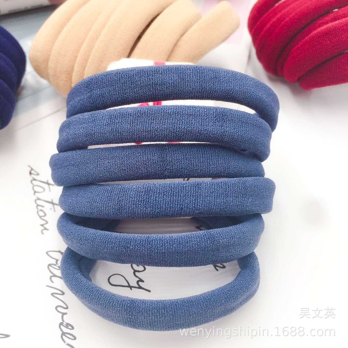 Solid color seamless high-elasticity rubber band, solid color leather ring, classic color, 10 colors, 6 pieces per card, Wenying jewelry Application Scenario