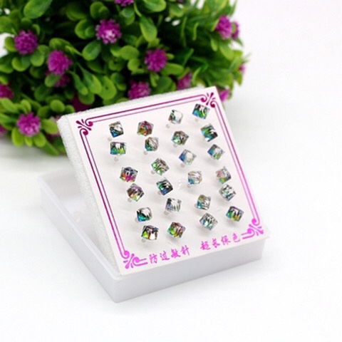 Earrings Men's and women's accessories Allergenic plastic needle Water Cube Crystal ear clip Earrings Delivery silicone earplugs 14