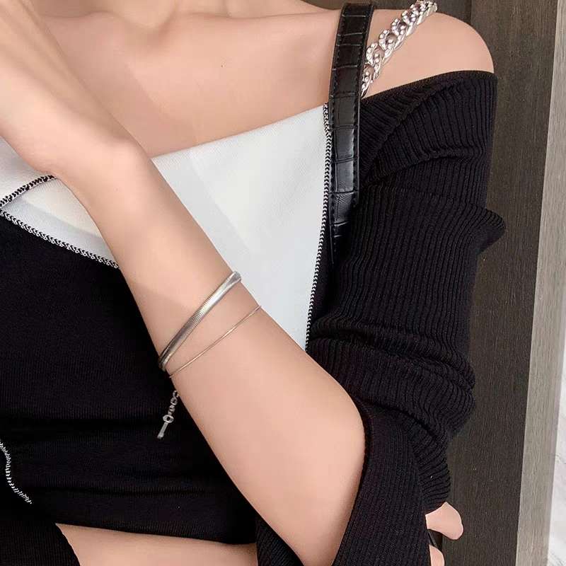 Snake chain exquisite double-layer bracelet, Instagram niche design, best friend bracelet, fashionable Internet celebrity new trendy jewelry for women details Picture
