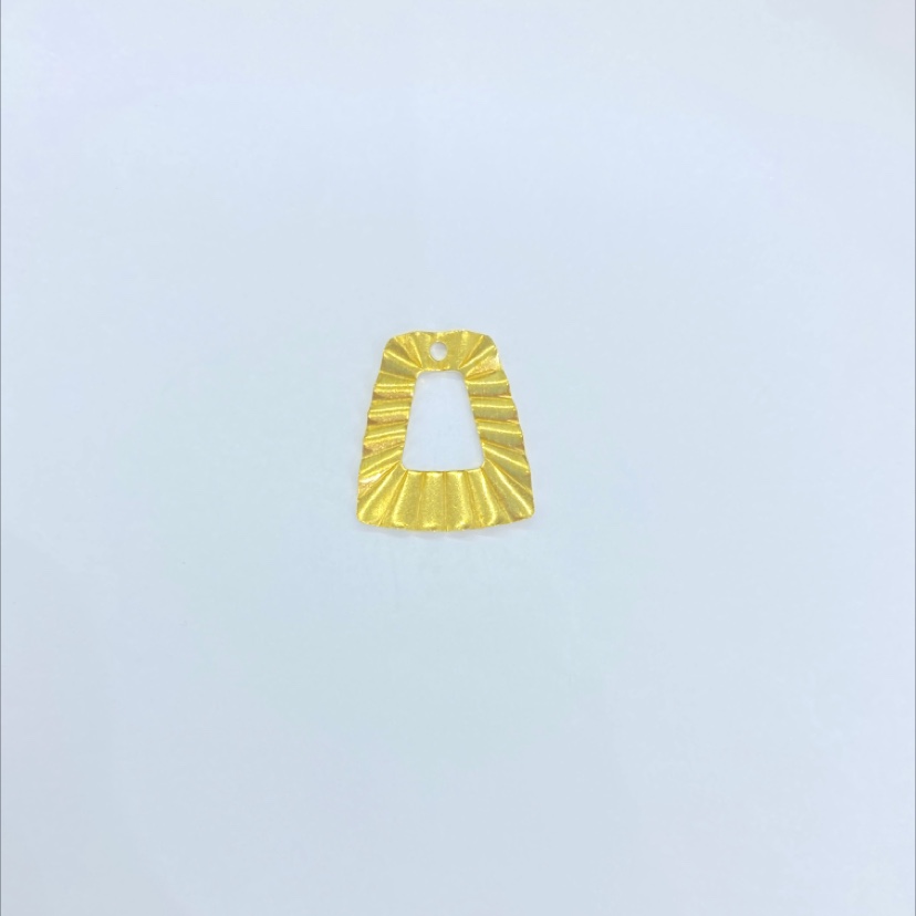 Solid trapezoid wrinkle one hole