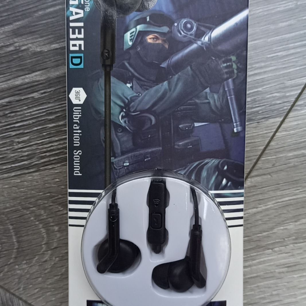 High quality headphones with cable are suitable for student gaming universal headsets