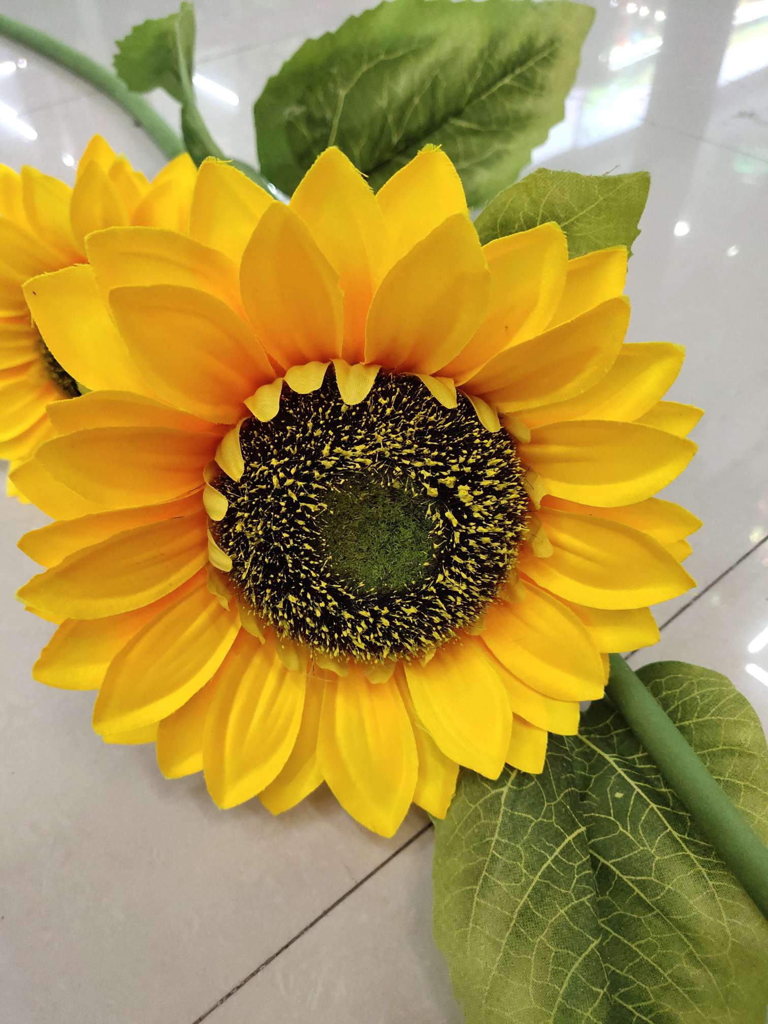 Factory direct sales with favorable prices. High-quality high, medium and low-end artificial flowers, Qingming flowers and other 3 tall sunflowers with bright colors Item Picture