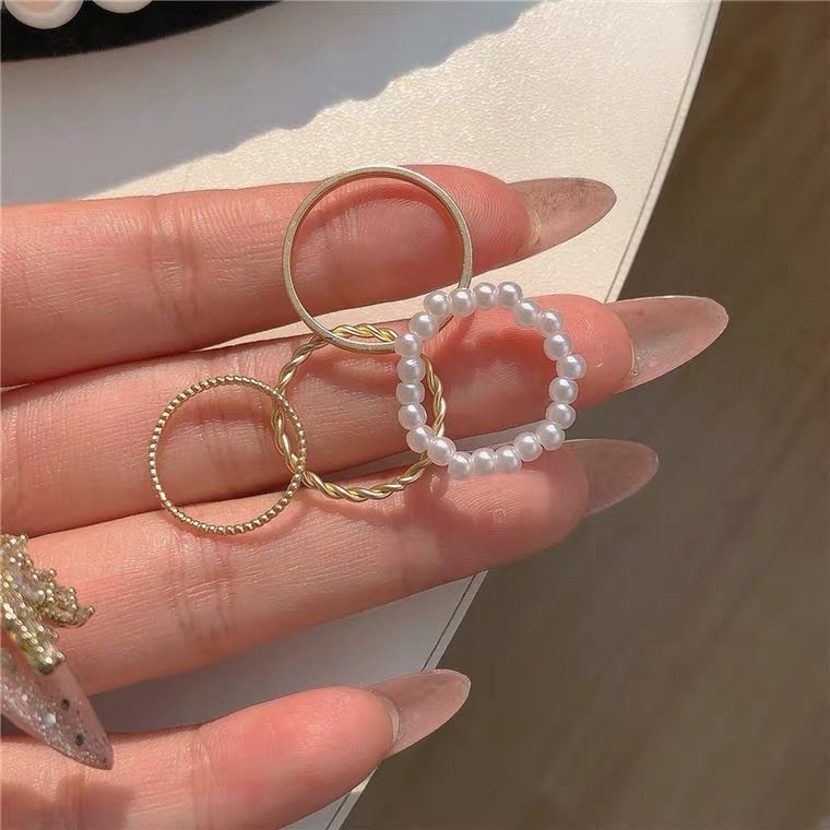 Anillo de combinación ~ viento frío y suave anillo de perlas vegan apilado usar anillo de articulación mujeres ins oro mate alto grado sentido anillo maré details Picture