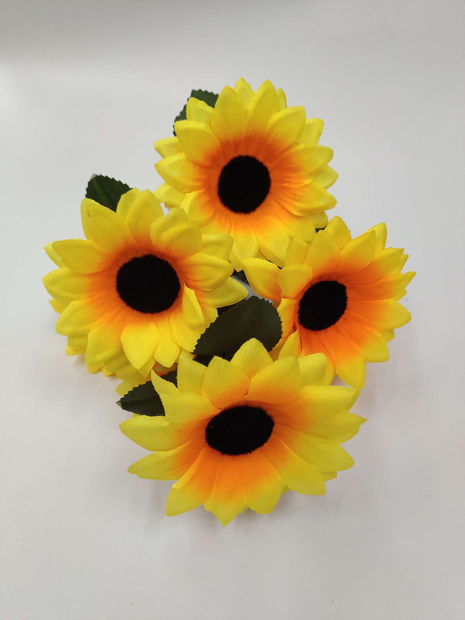 Factory direct sales with favorable prices. High-quality artificial flowers of high, medium and low grades, Qingming flowers, etc. 7 small sunflowers with a flower diameter of 9 centimeters Specification image