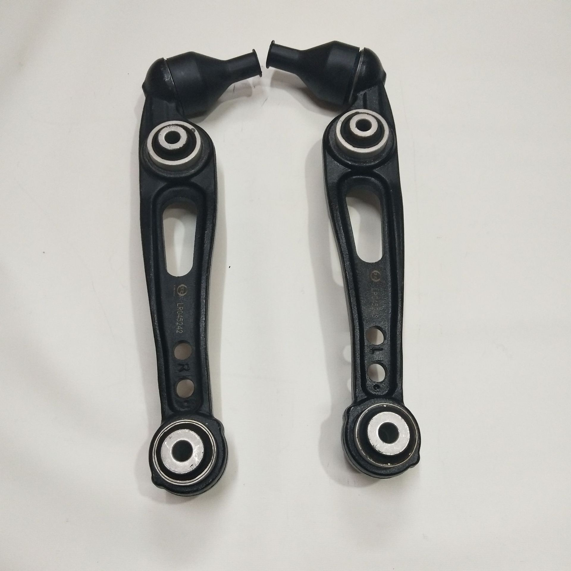 The control arm of the car swings its arm Application Scenario