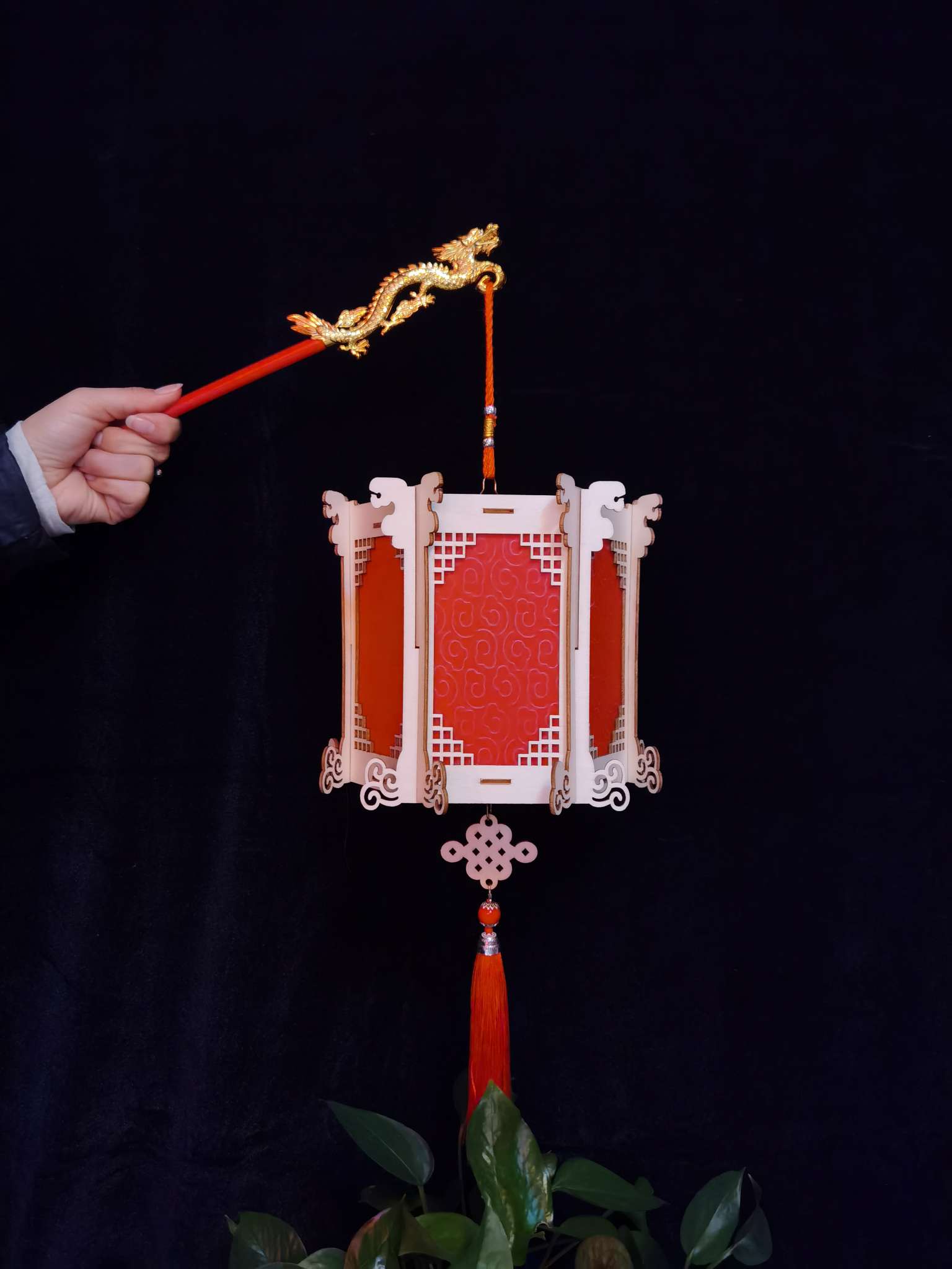 Wooden palace lanterns, children's hand-held luminous small lanterns, battery music LED, kindergarten babies' hand-held DIY Application Scenario
