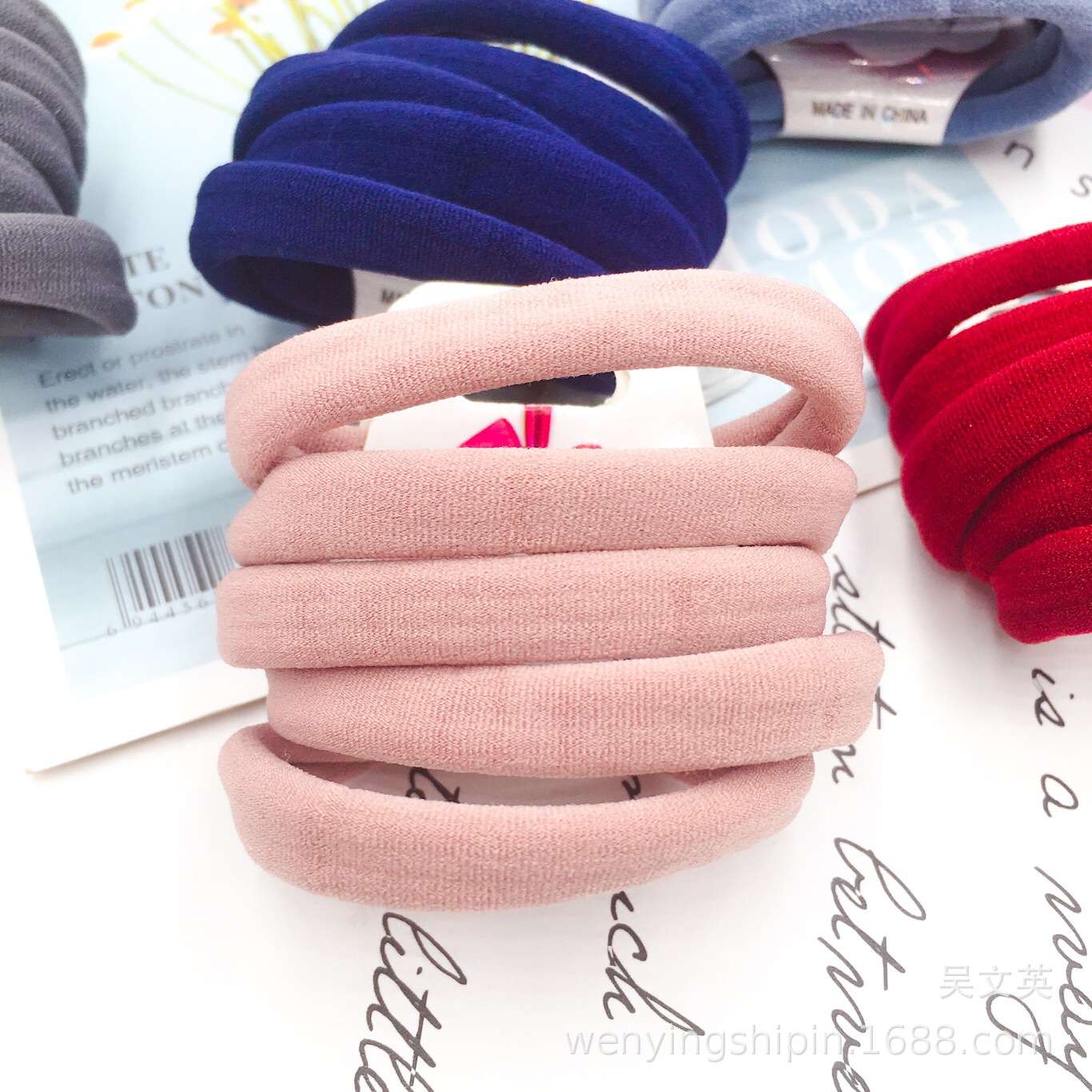 Solid color seamless high-elasticity rubber band, solid color leather ring, classic color, 10 colors, 5 pieces per card, Wenying jewelry Application Scenario