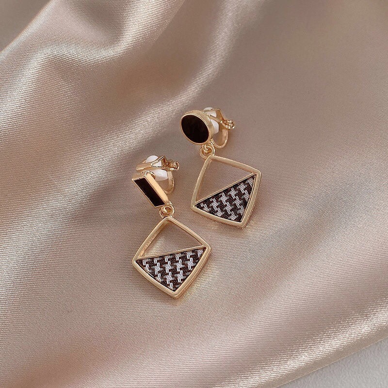 Stud earrings C51