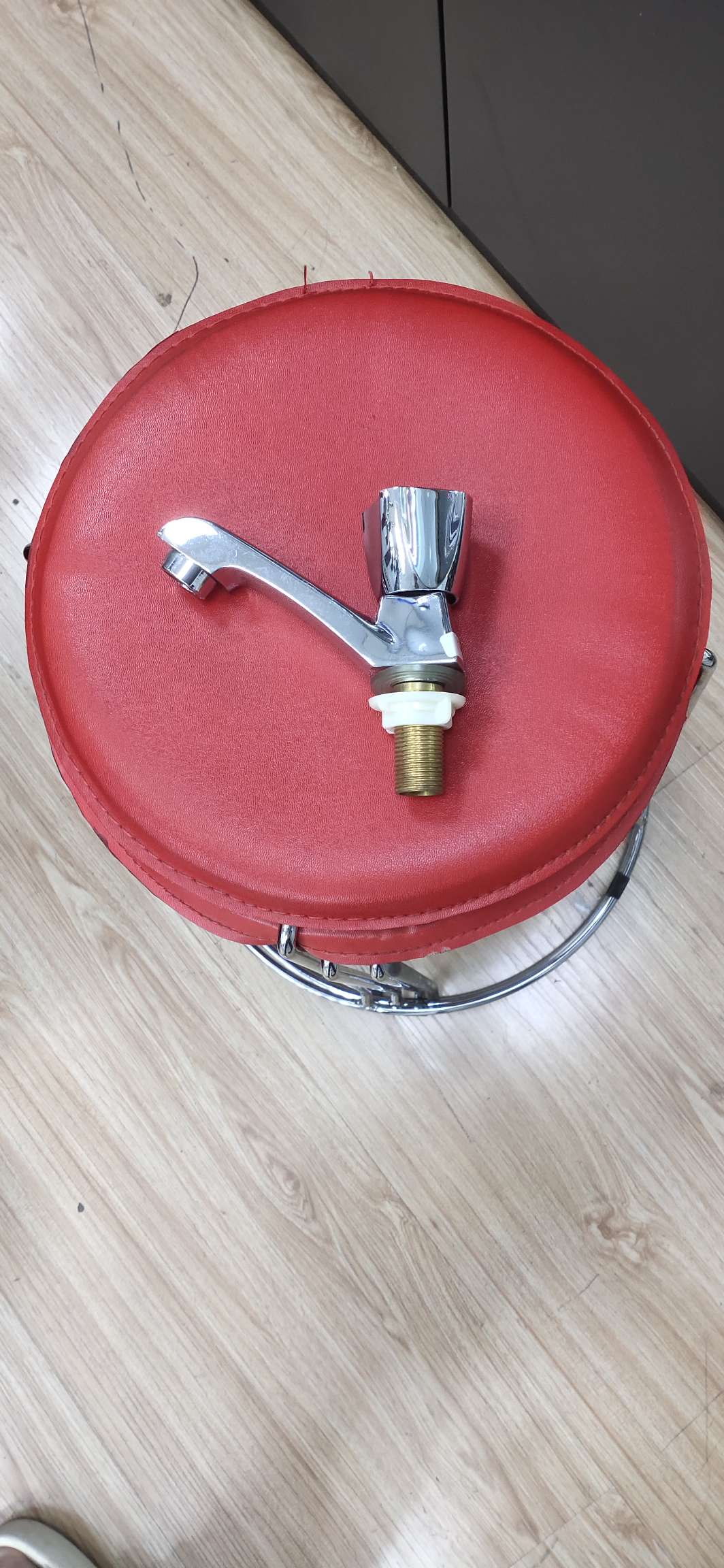 电镀面盆冷热水龙头防冻电热水龙头 Faucet 家用厨房卫生间 2细节图