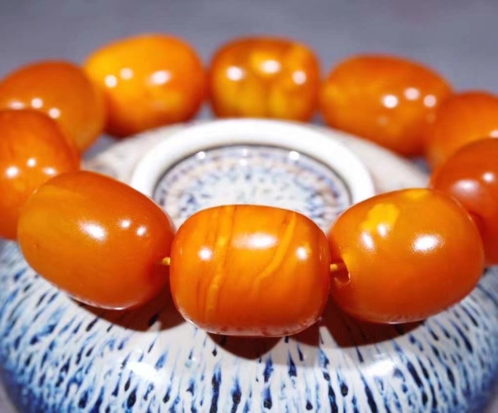 Old amber barrel beads details Picture