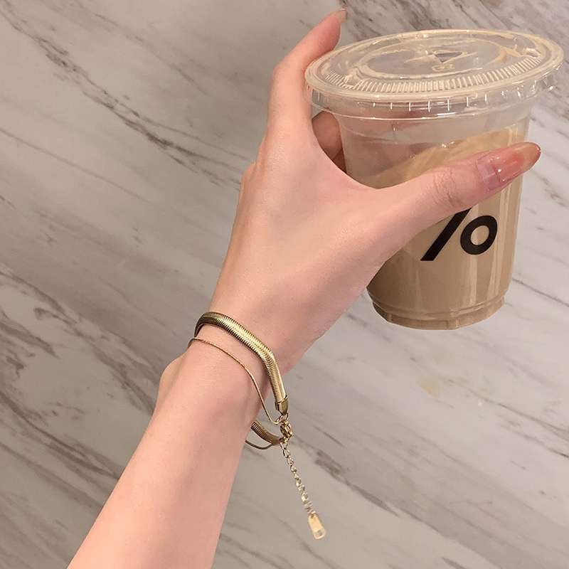 Snake chain exquisite double-layer bracelet, Instagram niche design, best friend bracelet, fashionable Internet celebrity new trendy jewelry for women Application Scenario