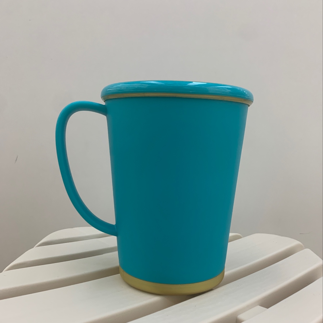 Cup with lid, plastic cup, water cup with lid full figure