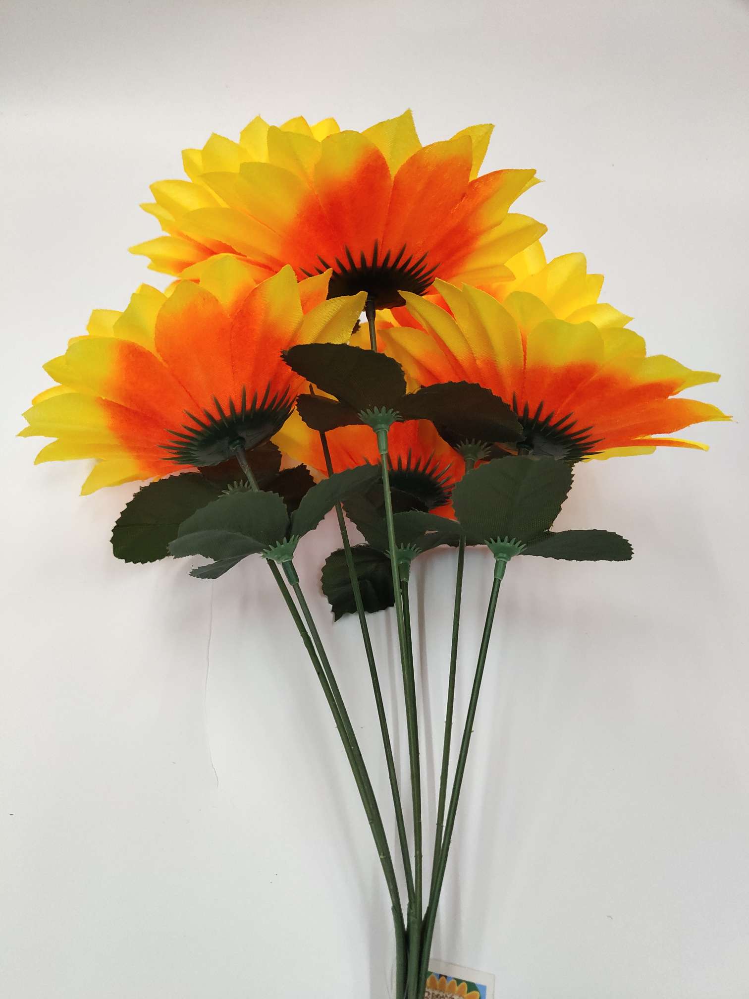 Factory direct sales with favorable prices. High-quality, high, medium and low-end artificial flowers, Qingming flowers and other 7-head 13cm sunflowers with bright colors. Welcome to negotiate and cooperate detail image 6
