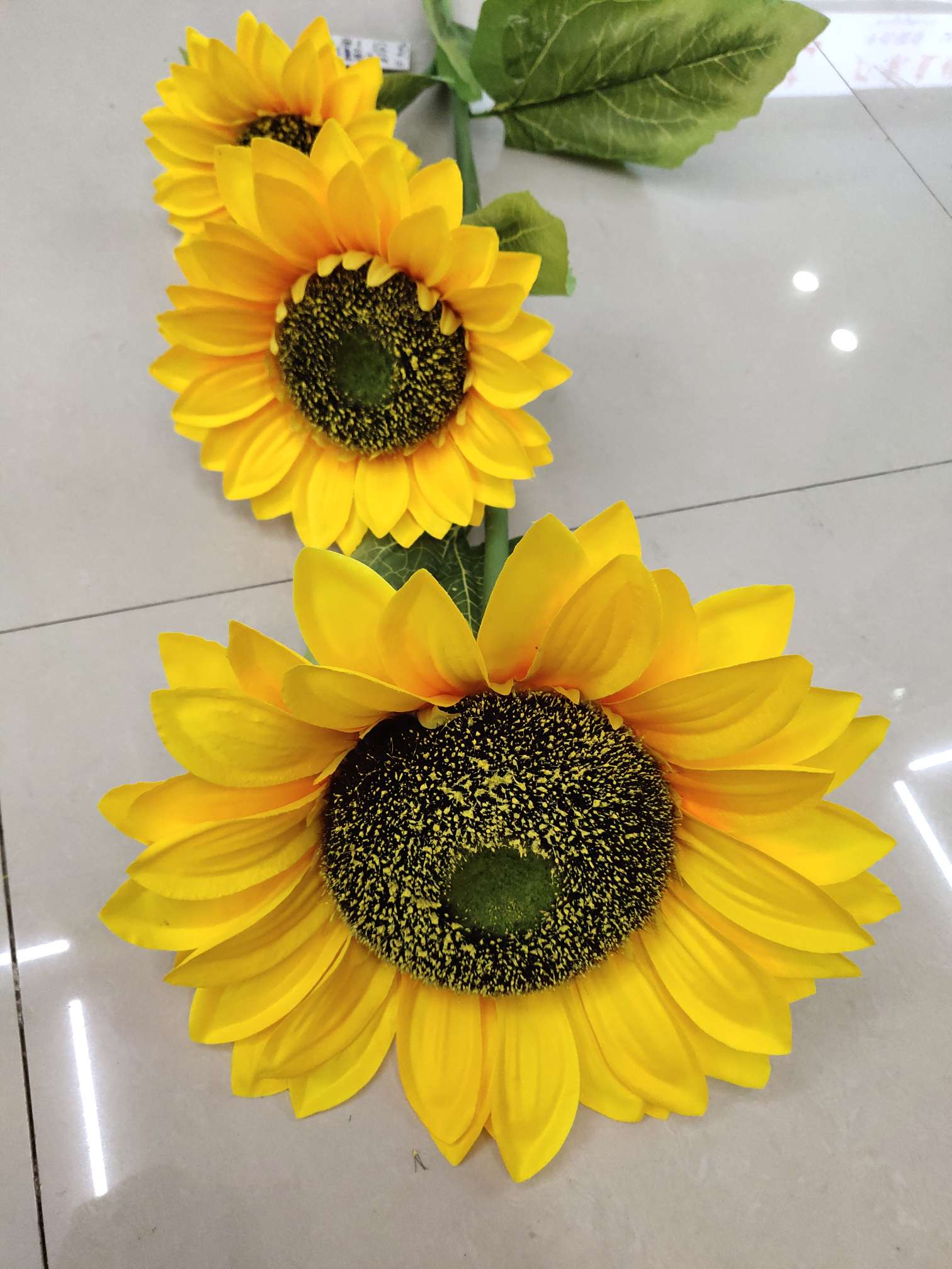Factory direct sales with favorable prices. High-quality high, medium and low-end artificial flowers, Qingming flowers and other 3 tall sunflowers with bright colors Specification image