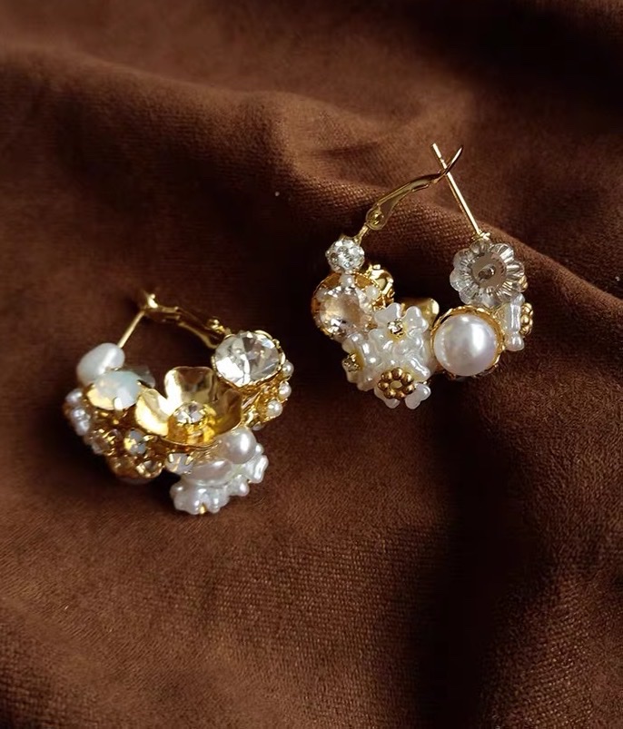 Three-dimensional flower high-end earrings, French internet-famous ear rings, feminine charm, Korean earrings with a unique design sense details Picture