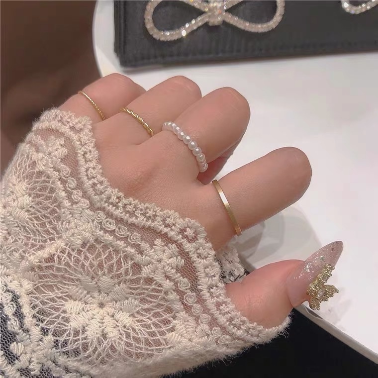 Anillo de combinación ~ viento frío y suave anillo de perlas vegan apilado usar anillo de articulación mujeres ins oro mate alto grado sentido anillo maré Specification image