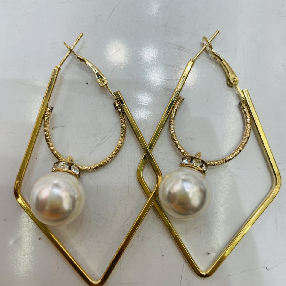 Dongdaemun, South Korea's fashionable, simple and compact stud earrings 2021 new summer short and simple earrings for women 4