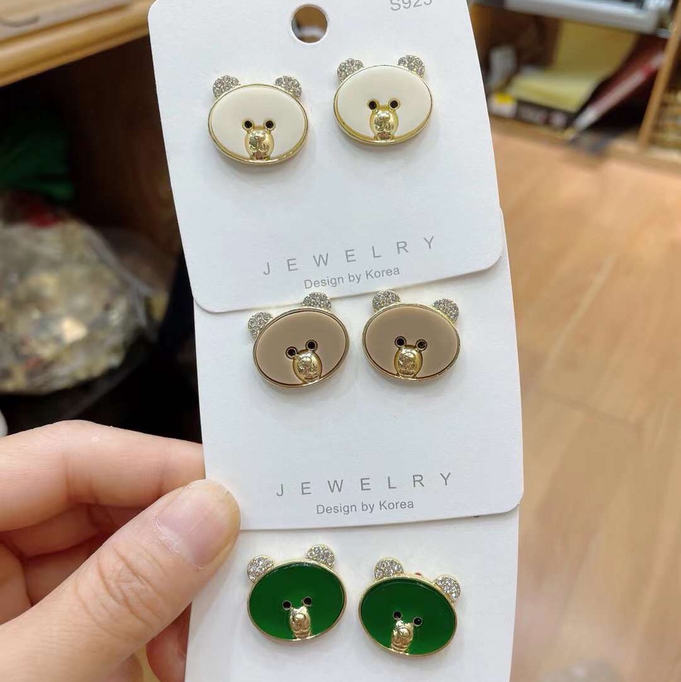 Stud earrings C02