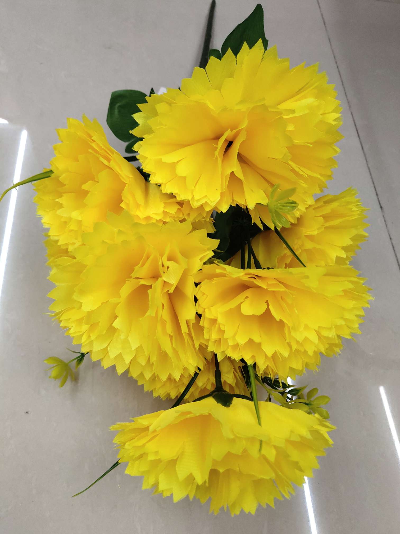 Factory direct sales with favorable prices. High-quality, high, medium and low-end artificial flowers, Qingming flowers and other 9-head silk cloth double-cut cloves details Picture