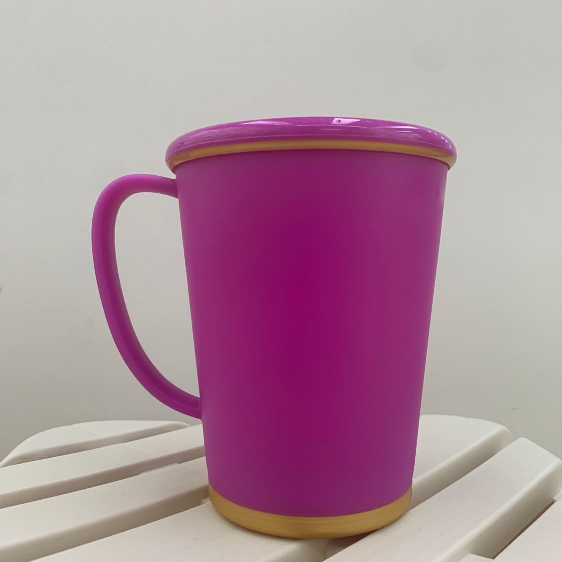 Cup with lid, plastic cup, water cup with lid full figure