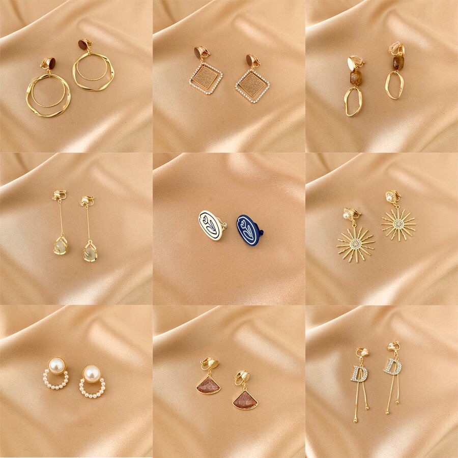 Stud earrings C64