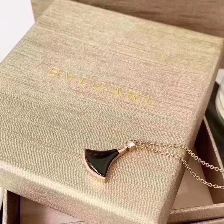 2021年新款项链女夏季纯银彩金玫瑰金轻奢小众锁骨链红吊坠小裙子白底实物图