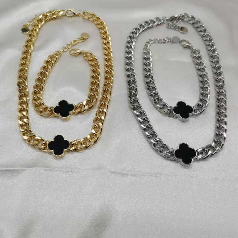 Four-leaf clover chunky chain necklace